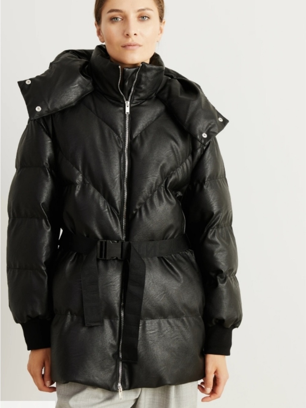 EUC Gorgeous coat
Stella McCartney Quilted Puffer Jacket
46(US 14-16) $2,050